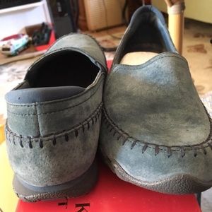 Sketchers suede shoes size 7